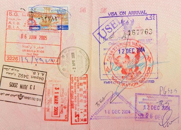 passeport avec des tampons thaï, hongkongais et libanais