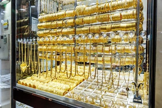 Vitrine de magasin de bijoux au marché de l'or